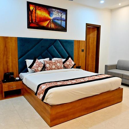 Hotel Elite - 5 Mins From Golden Temple Amritsar Værelse billede